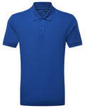 The AQ002 by Asquith & Fox is a plain blue polo shirt featuring short sleeves, a classic collar, and a two-button placket. It embodies a simple and timeless design.