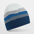 Introducing the Beechfield B394R: a beanie featuring horizontal stripes in an array of blue hues seamlessly transitioning to light gray, crafting a stunning gradient effect from deep blue at the base to light gray at the peak.
