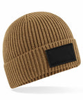 Beechfield B442R brown ribbed knit beanie hat featuring a black rectangular patch on the front.