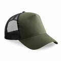 Introducing the Beechfield B640B: a stylish trucker cap with a solid green front panel and contrasting black mesh back. It features a curved brim and an adjustable snapback closure for the perfect fit.