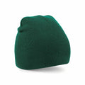 The Beechfield BC044 knit beanie in green, featuring a smooth finish, is displayed against a white background.