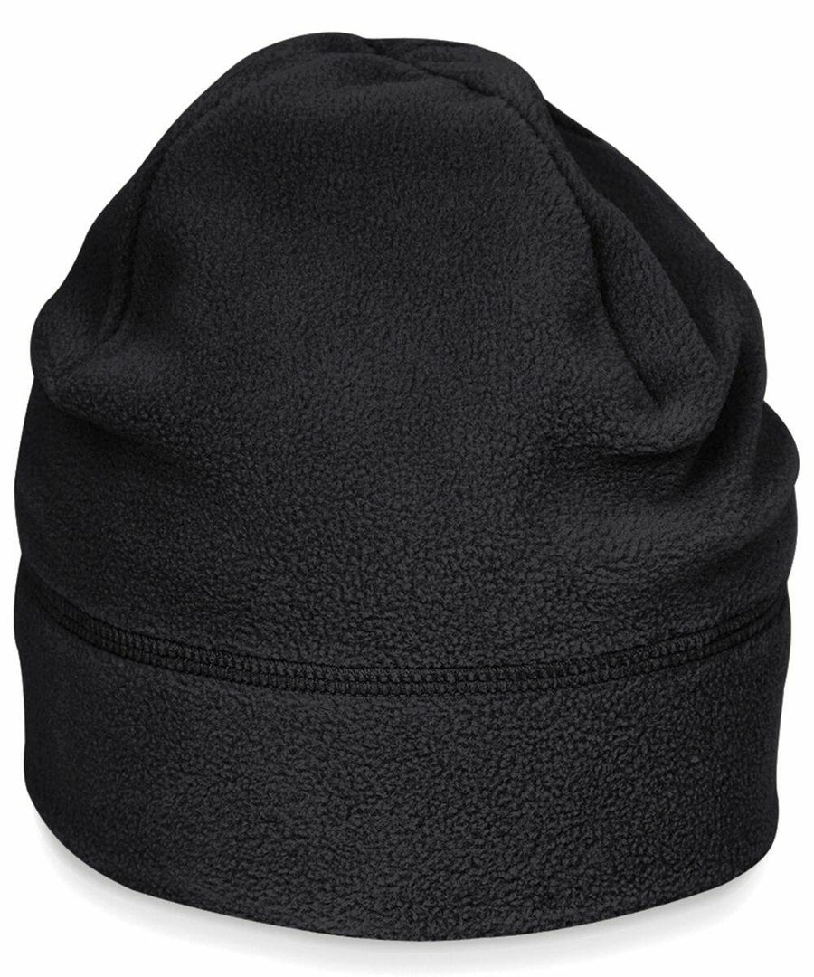 A Beechfield BC244 fleece beanie in black, featuring a stitched seam around its circumference.