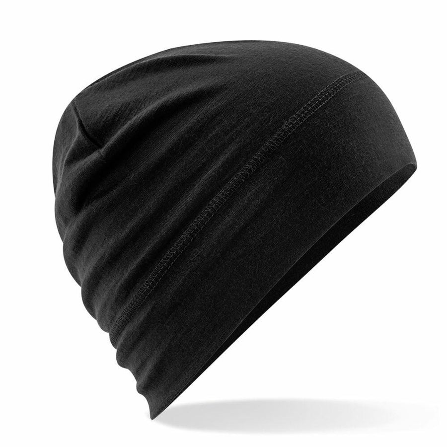The Beechfield BC370 beanie in plain black is displayed against a white background.