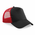 A Beechfield BC640 trucker cap featuring a black and red color scheme, mesh back, and curved brim set against a white background.
