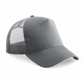 The Beechfield BC640 is a gray trucker cap that boasts a solid front panel and a mesh back. It comes with a curved brim and an adjustable strap at the back for customized sizing.