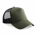 Introducing the Beechfield BC640: a trucker cap featuring a solid green front panel and a breathable black mesh back. This stylish piece is designed with a curved brim in green and black, offering both comfort and casual flair.
