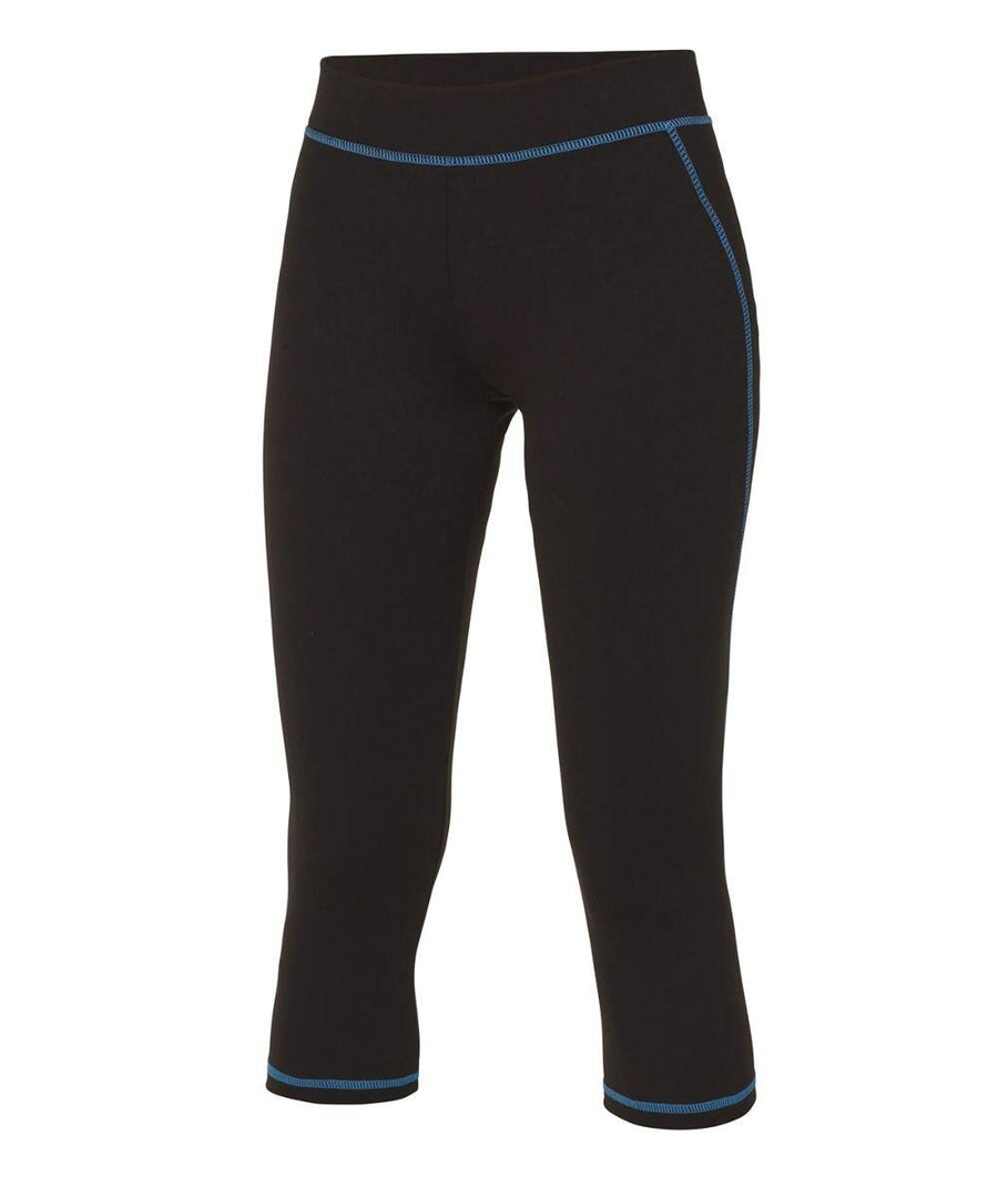 AWDis Just Cool's JC086 capri leggings in black, featuring blue stitching details along the seams.