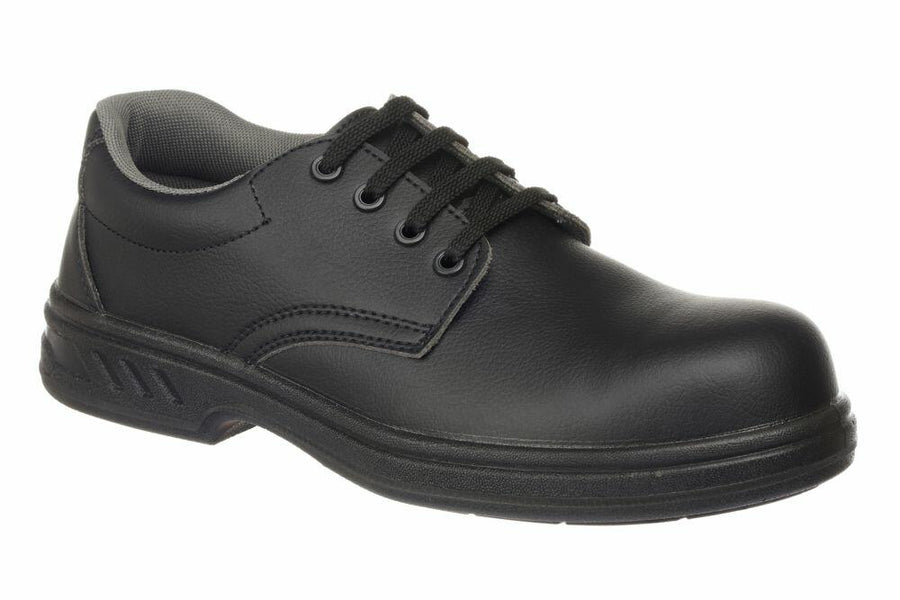 The PW300 by Portwest is a black leather work shoe featuring a low-cut design, lace-up closure, and cushioned collar.