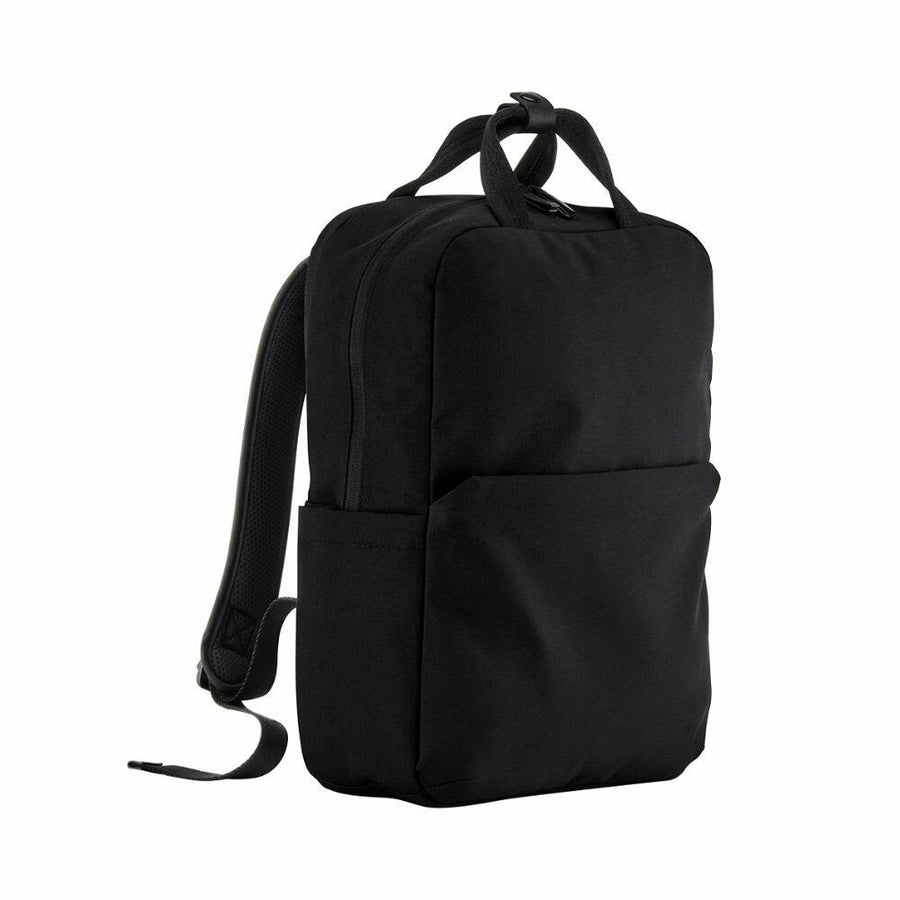 A side view of the QD271 backpack from Quadra, featuring a black design with a single front pocket and padded shoulder straps.