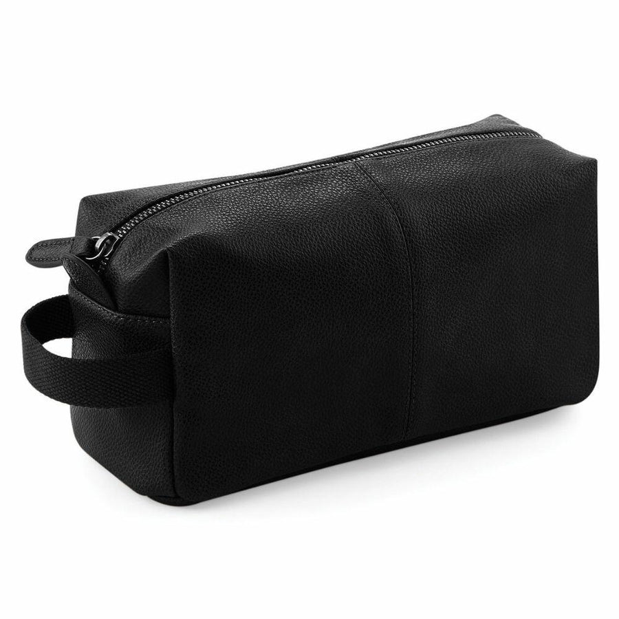 The Quadra QD879, a black leather toiletry bag featuring a zipper and side handle, is showcased against a white background.