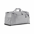 The QS470 by Quadra is a gray duffel bag featuring a zipper pocket on the front, two carrying handles, and a shoulder strap.