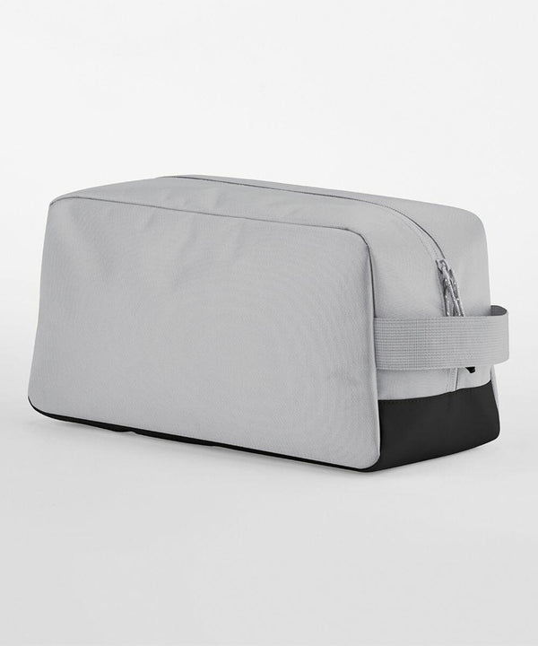 A gray rectangular toiletry bag with a black base and a matching gray handle on the side. The bag has a zipper closure on the top. This is the QS476 from Quadra.