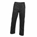 The Regatta Professional RG171 black cargo pants, featuring multiple pockets, are showcased against a white background.