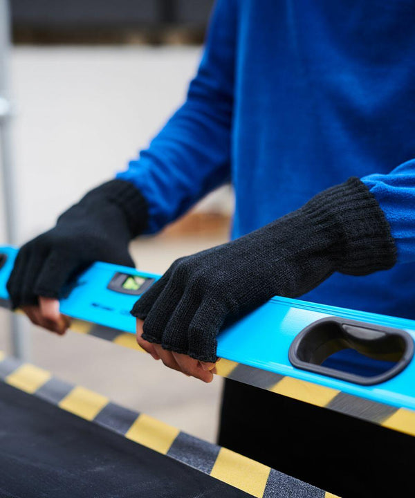 A person wearing black gloves and a blue sweater holds a blue Regatta RG278.