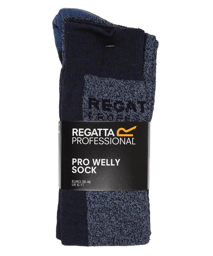 A pair from the Pro 2-pack wellington socks by Regatta Professional, dark blue, folded neatly with a black and white label showing the brand name and size.