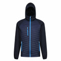 Introducing the RG339, a stylish hooded jacket by Regatta Professional. This jacket boasts a striking navy body with black sleeves and shoulders, complemented by blue zipper accents. It features a quilted front design, complete with two side pockets and one chest pocket, each secured with matching blue zippers.