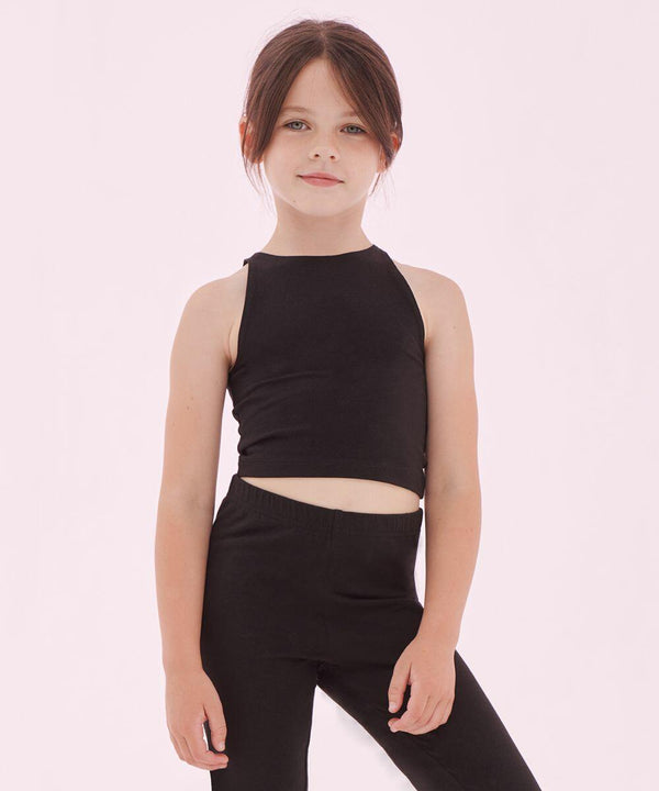 A young girl with long hair stands against a light background, wearing the SF Minni SM106.