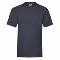 Fruit of the Loom SS030: A plain black T-shirt featuring short sleeves and a round neck, showcased on a white background.