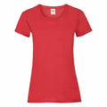 Fruit of the Loom's SS050 is a red short-sleeved T-shirt featuring a round neckline, set against a plain white background.