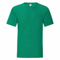 Fruit of the Loom's SS430 features a green T-shirt on a plain white background. This short-sleeved shirt boasts a round neckline and is crafted from smooth fabric.