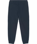 The SX242 jogger pants by Stanley/Stella come in a dark blue color, featuring an elastic waistband and cuffs. These pants include two side pockets and are designed with a relaxed fit.