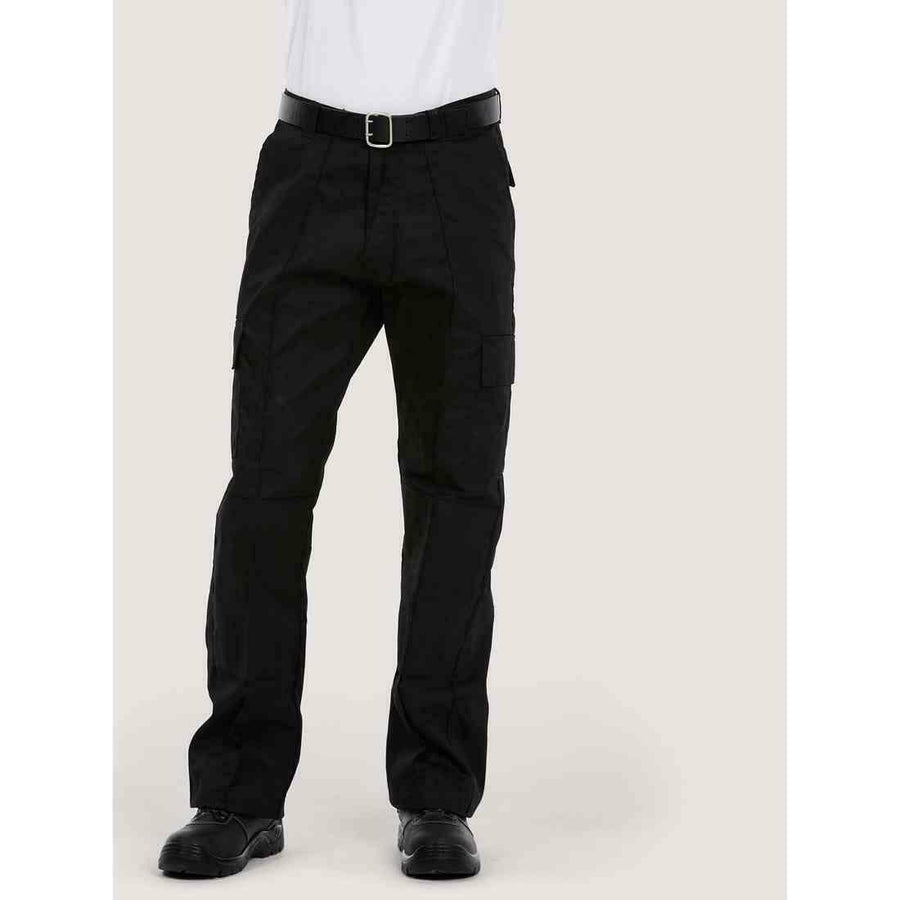A man wearing a UC904 Black Uneek cargo kneepad trousers