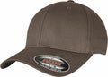 A YP004 flexfit baseball cap from Flexfit By Yupoong displayed against a plain background, featuring a curved brim and a sticker on the front highlighting the brand and size.